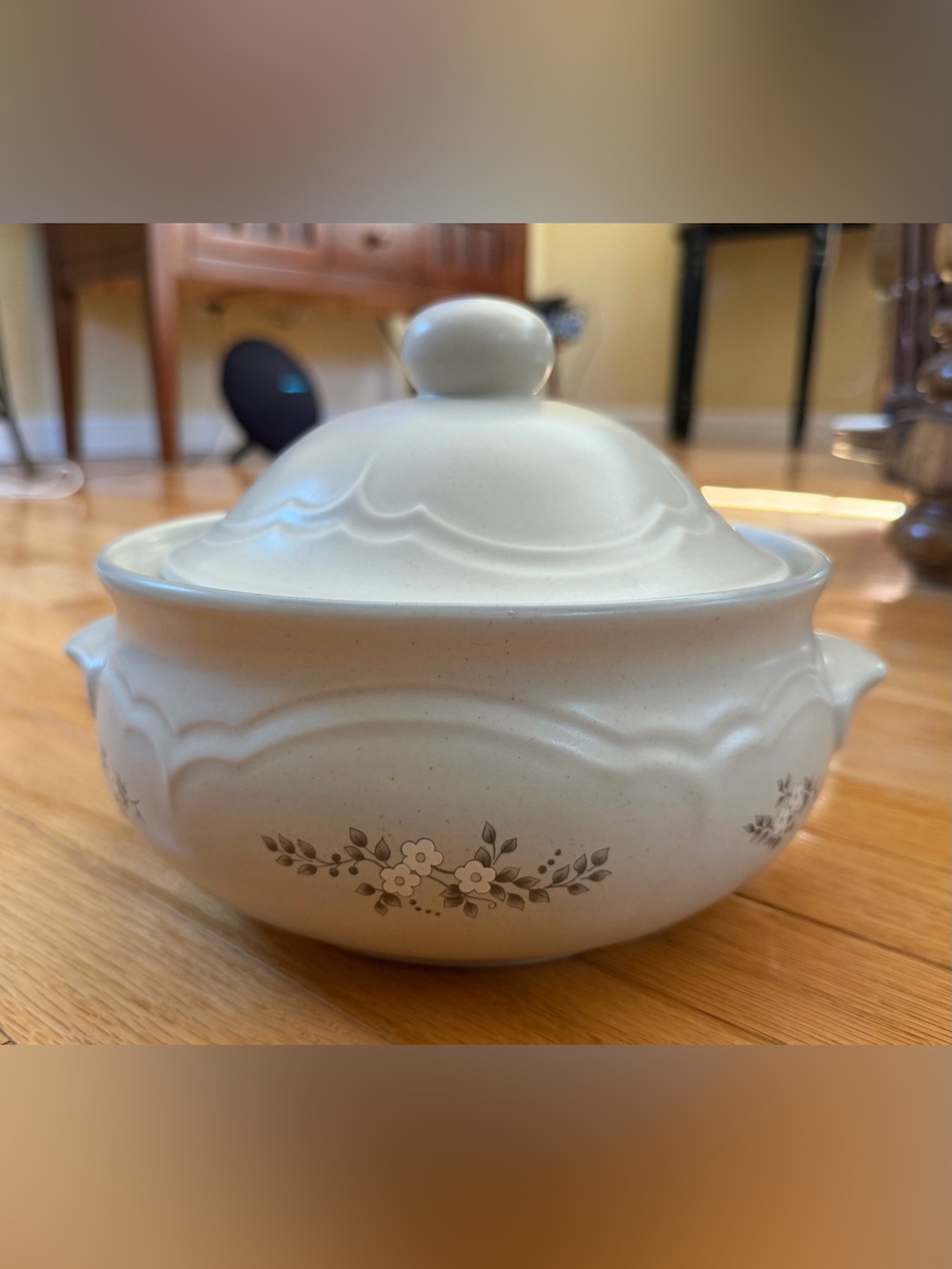 Pfaltzgraff Heirloom 2 quart round casserole dish with lid item 315 retired patt